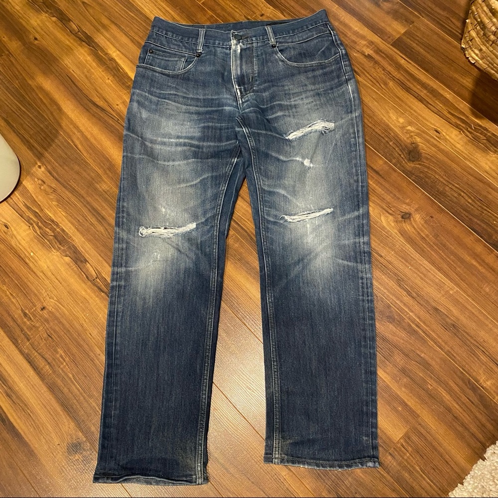 Mondo Dimarco jeans